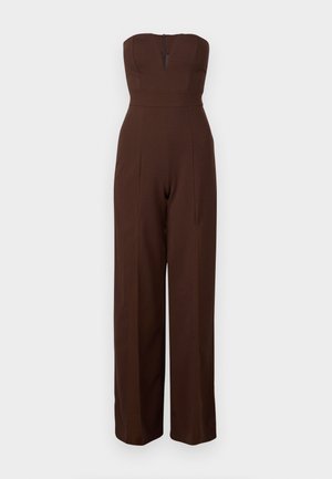 Bruine straploze jumpsuit met een getailleerde buste, wijde broekspijpen en een ritssluiting op de rug. Gladde stof met een lichte glans.