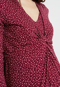 Miracle. mama and woman. Robe en jersey - multicolored