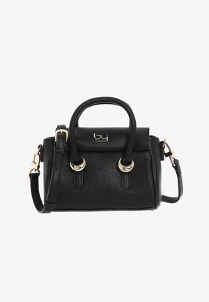 Borsa a mano nera in pelle con finitura testurizzata, accessori in oro, manici doppi e tracolla removibile. Forma rettangolare compatta.