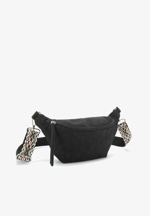 Schwarze Wildleder-Gürteltasche mit geschwungener Form, Reißverschlussfach und gemusterten Stoffriemen mit roten und cremefarbenen Akzenten.