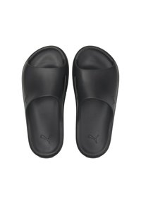 Sorte gummisandaler med åben tå-design, glat tekstur og diskret Puma-logo på hver sandal. Letvægts og alsidige til hverdag. 