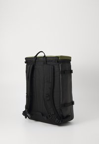 The North Face BASE CAMP FUSE BOX - Ruksak - forest olive/black