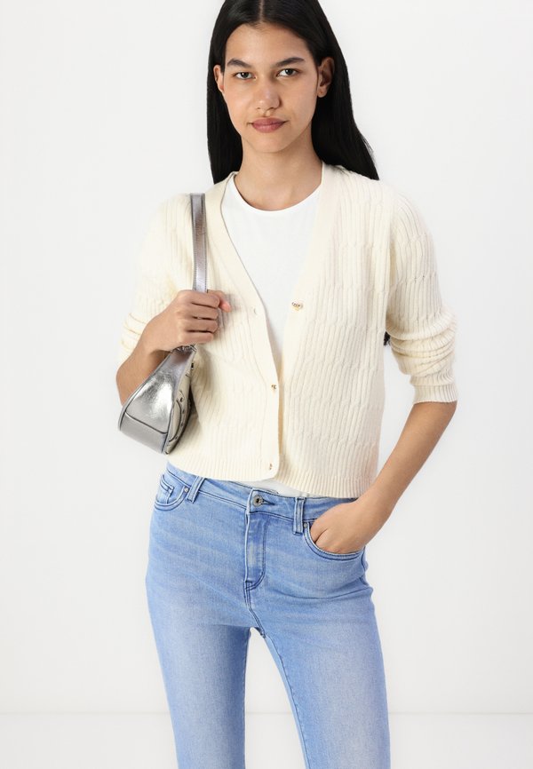 ONLKATIA  CABLE V-NECK NCA - Cardigan3