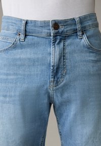 Strellson ROBY - Shorts di jeans - hellbau