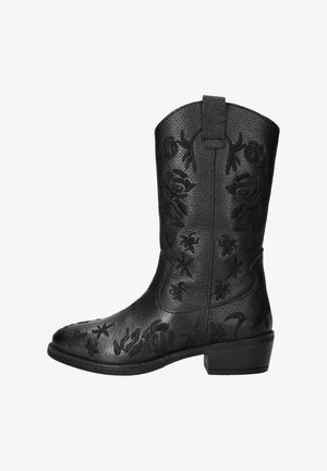 Zwarte leren cowboylaars tot halverwege het kalf met bloemenborduursel, gestructureerd oppervlak en een lage blokhak.