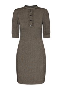 Mönstrad klänning i bruna nyanser med hög halsringning, knappdetaljer, korta ärmar och strukturerad tyg. Har volangdetaljer.