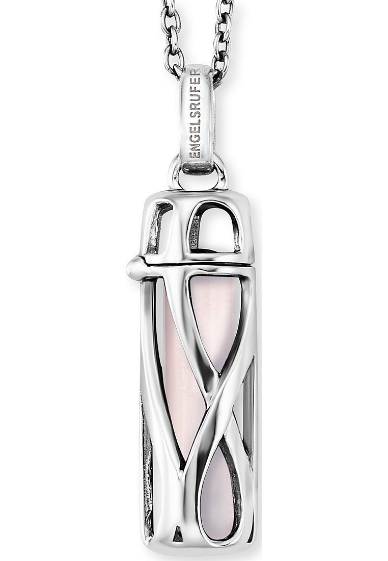Collana con pendente in argento dal design elaborato e traforato, che racchiude una pietra liscia di un delicato rosa pallido. Dotata di una chiusura sicura e di una catena fine.