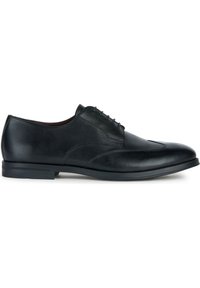 Chaussure de ville noire en cuir avec une texture lisse, dotée d'un bout arrondi, de coutures subtiles et d'une semelle discrète. Design classique à lacets.