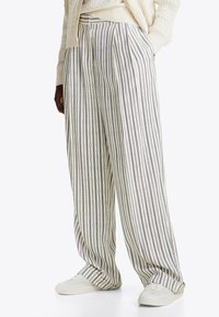 Tommy Hilfiger RELAXED STRAIGHT LEG  - Pantalones - gr flag stp dark night navy