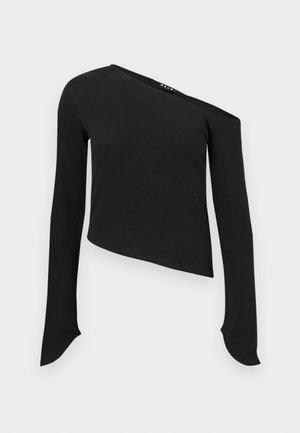 Svart langermet topp med asymmetrisk hals, ribbet tekstur, cropped design og forlengede ermer med runde mansjetter.