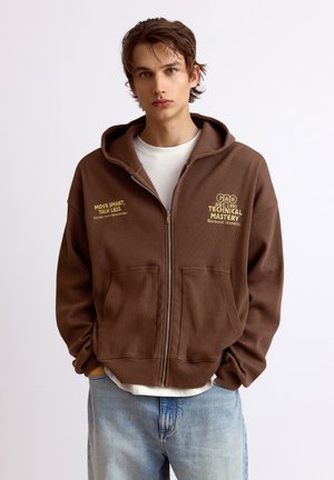 PULL&BEAR, BROWN EMBROIDERED ZIP-UP HOODIE - Sweat zippé - dark brown