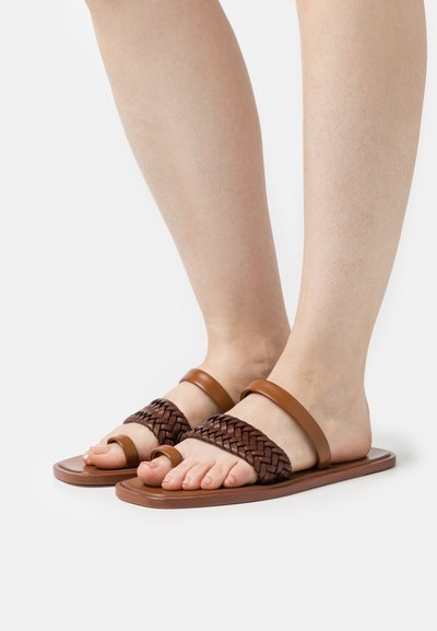 DEAR FRANCES LEE - Σανδάλια τύπου T - tan