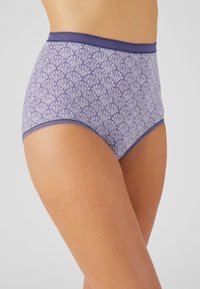 Mutande viola a vita alta con un motivo floreale bianco, texture liscia e vita a contrasto. Bordo elasticizzato lungo i bordi.
