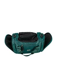 Bolsa de lona verde con tejido resistente, compartimento principal con cremallera, bolsillo frontal y aperturas dobles laterales, que muestra una textura suave y un diseño sencillo.