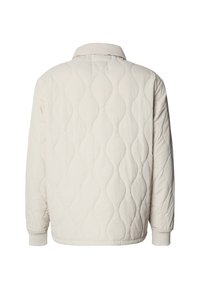 Tűzött, tört fehér dzseki, amely gallérral, hosszú ujjal és texturált, hullámos mintázattal rendelkezik. A baseball-stílusú mandzsetták teszik teljessé a dizájnt.