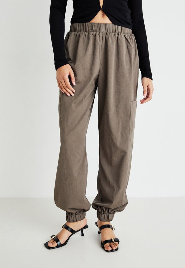 VIMUJO PANTS - Stoffhose - dark olive