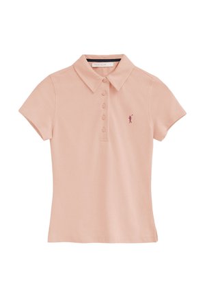 Jasnoróżowa koszulka polo z krótkim rękawem, kołnierzykiem, pięcioma guzikami i małym haftowanym logo gracza polo na lewej piersi.