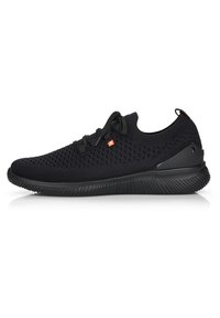 Scarpe sportive nere con una tomaia in rete traspirante, superficie testurizzata, lacci elastici e una suola in gomma durevole con motivi di battistrada pronunciati.