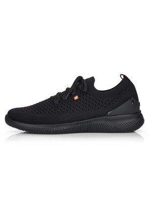 Chaussures de sport noires avec une tige en mesh respirant, surface texturée, lacets élastiques et une semelle en caoutchouc durable avec des motifs de semelle prononcés.