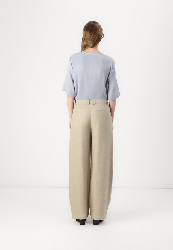DESK - Trousers4