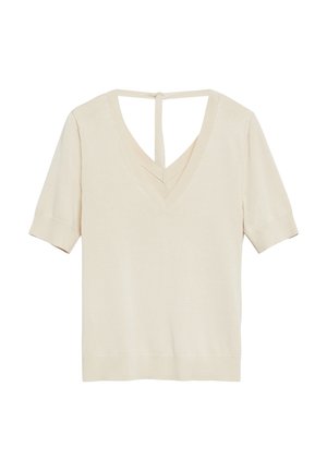 Kremowy dzianinowy top z krótkim rękawem, dekoltem w serek i wiązaniem z tyłu, prezentowany na białym tle.