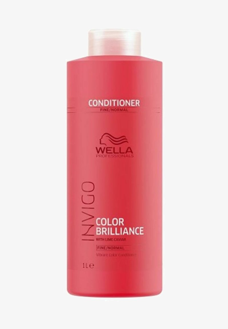 Rode plastic fles van Wella Invigo Color Brilliance conditioner met een witte dop; gelabeld voor fijn/normaal haar, met limoen kaviaar.