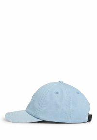 Helle blaue Baseballmütze aus Baumwolle, mit einem gebogenen Schirm, sechsteiligem Design und verstellbarem Riemen auf der Rückseite.