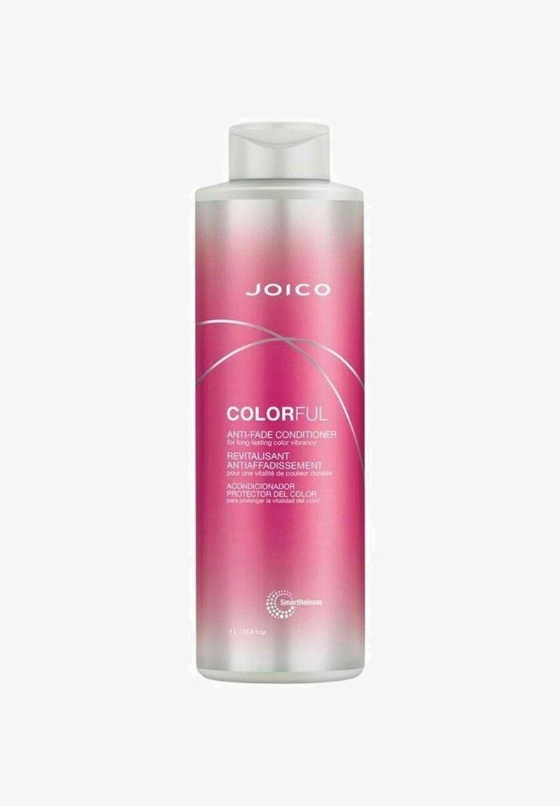 Stor schampoflaska med en gradient från rosa till klar design. Etiketten visar "JOICO COLORFUL" och text som beskriver fördelarna med en färgbevarande balsam.