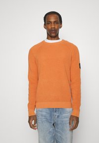 Calvin Klein Jeans BADGE EASY SWEATER - Trui - burnt clay