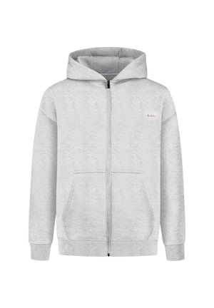Sudadera gris con cremallera hecha de una suave tela texturizada. Cuenta con un bolsillo frontal, puños acanalados y un pequeño logo en el lado izquierdo del pecho.
