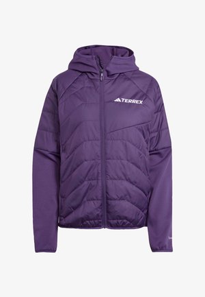 Lila isolierte Jacke mit Kapuze, ausgestattet mit einem vorderen Reißverschluss und einem Logo auf der oberen linken Brustseite. Strukturierter Stoff mit gestepptem Muster.