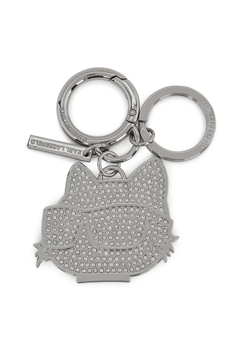 Porte-clés avec un design en forme de tête de chat en ton argent, orné de strass et de lunettes de soleil, attaché à deux anneaux en métal.