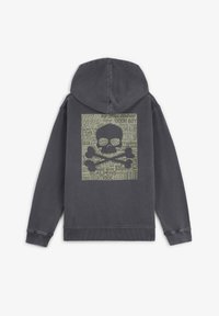 Sudadera con capucha gris que presenta una gran estampado gráfico verde de una calavera y huesos cruzados, rodeado de texto en la parte posterior. Material de mezcla de algodón.