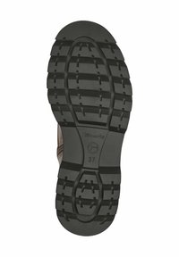 Suela de zapato de goma negra con patrones de agarre texturizados y un tacón redondeado. Presenta un logotipo y una impresión del tamaño, diseñado para tracción y durabilidad.