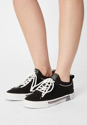 Mustang, Sneaker low - schwarz