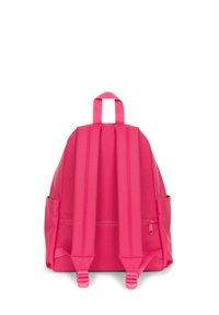 Zaino di colore rosa acceso realizzato in tessuto resistente, dotato di spallacci imbottiti, una maniglia superiore e due tasche laterali per praticità.