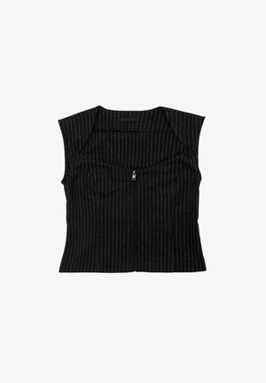 Czarny bezrękawnik z pionowymi białymi paskami, z zamkiem błyskawicznym z przodu i dopasowaną sylwetką. Teksturowana tkanina.