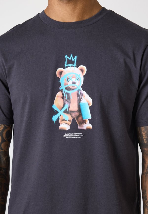 SPRAY ARTIST TEDDY TEE - Print T-shirt - charcoal2