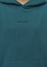 Pegador CLARITA - Sportinis megztinis - washed urban turquoise/black gum
