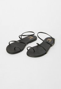 Friends Like These REGULAR FIT - ASYMMETRIC TOE LOOP - Varvassandaalit - black