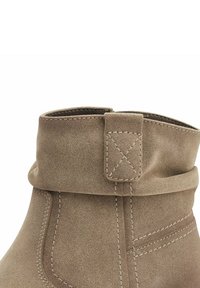 Jana Ankle Boot - taupe suede