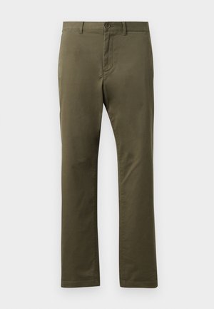 Pantaloni verde oliva in cotone, caratterizzati da un taglio dritto, tasche frontali, chiusura con bottone e una texture liscia.