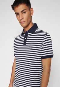 Tommy Hilfiger Polo - desert sky / white