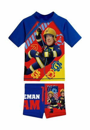 Kinderbadebekleidung mit animierten Feuerwehrmännern in Helmen und Ausrüstung, mit roten, blauen und gelben Sicherheitsthemen-Grafiken.