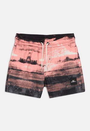 Calções de banho curtos em rosa e preto. Apresentam uma cintura elástica com cordão e um bolso lateral preto com um emblema.