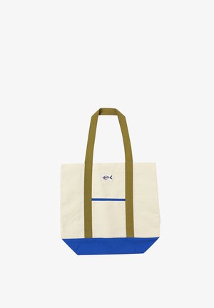 Sac cabas en toile avec poignées olive, fond bleu, petit patch logo poisson, et poche avant sur corps crème.