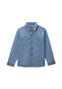 Chemise en denim bleu clair, avec un col pointu, des manches longues, deux poches poitrine et des boutons marron sur le devant. Tissu texturé.