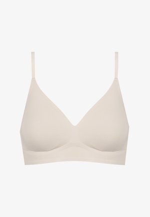 Beżowy bezprzewodowy biustonosz o gładkiej fakturze, trójkątnych miseczkach, regulowanych cienkich ramiączkach i bez widocznych zdobień lub wzorów.