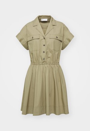 Khaki kesäpuvun, jossa on lyhyet hihat, kaulus, napitus, joustava vyötärö ja kaksi rintataskua. Silkkinen kangas ja levenevä hameen helma.