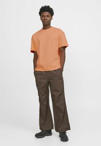 Jack & Jones JJEURBAN EDGE TEE NOOS - Basic T-shirt - apricot ice